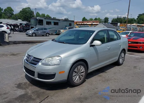 2010 Volkswagen Jetta Limited Edition z USA, uszkodzony, nr VIN 3VWAX7AJ9AM092009